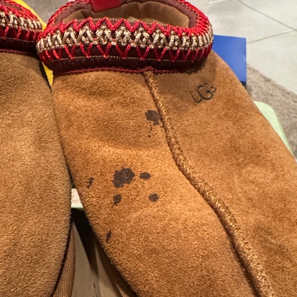 UGG Tan Slippers with Red Trim - Picture 2 of 2
